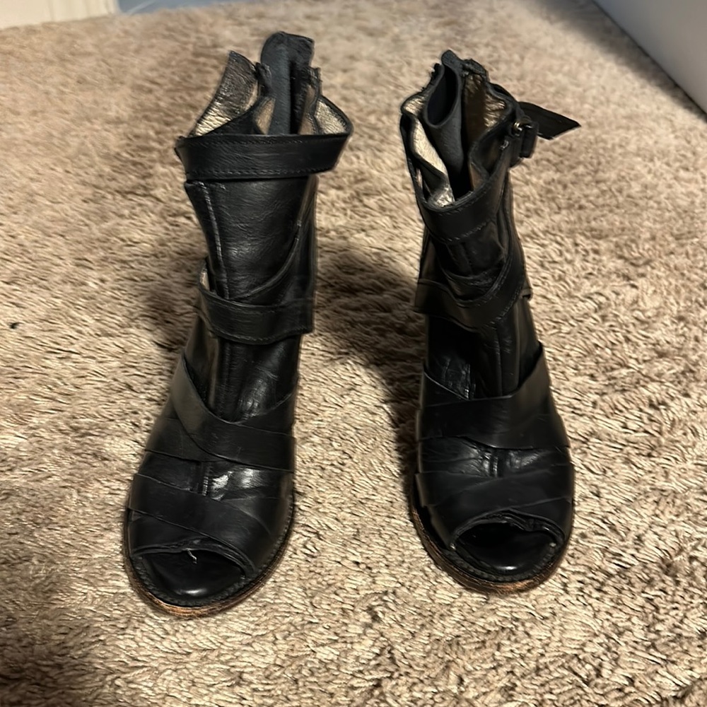Free bird Black leather open toed booties